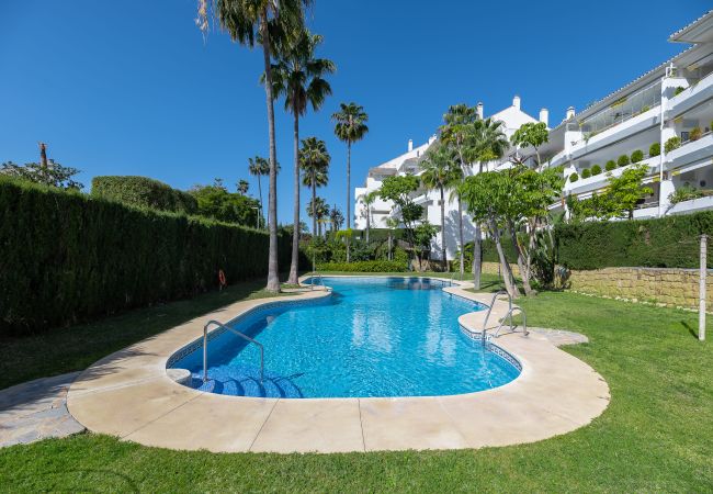 Apartamento en San Pedro de Alcántara -  Impresionante dúplex junto al golf y terraza junto a la playa